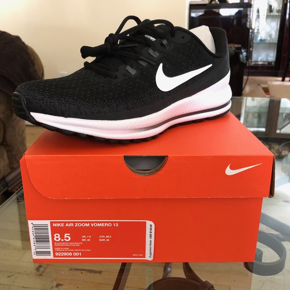 NWT NIKE Air Zoom Vomero 13